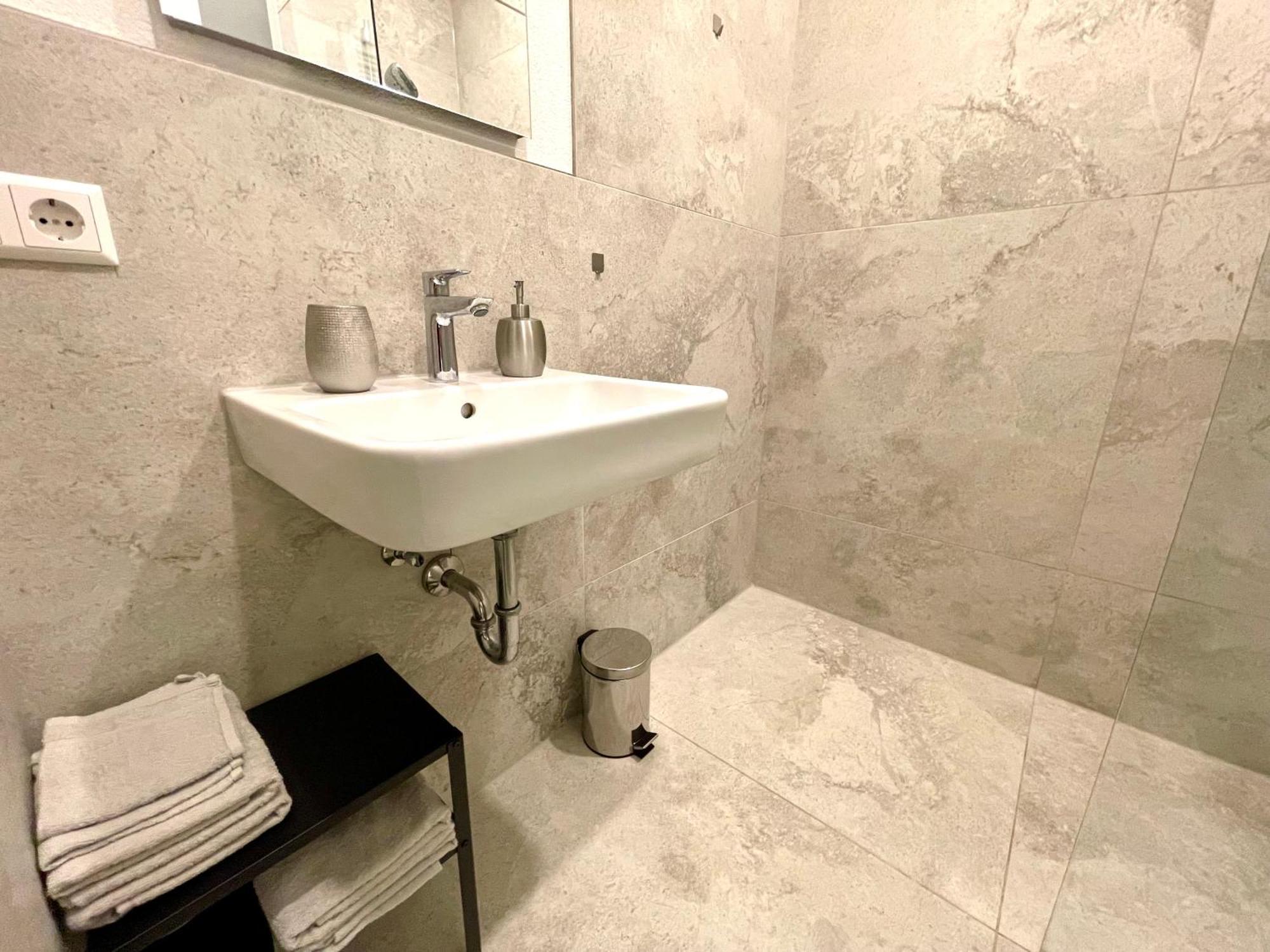 Neu Wunderschoenenes Weisses Apartament Am Schloessle Zentrum Goldstadt Pforzheim Esterno foto
