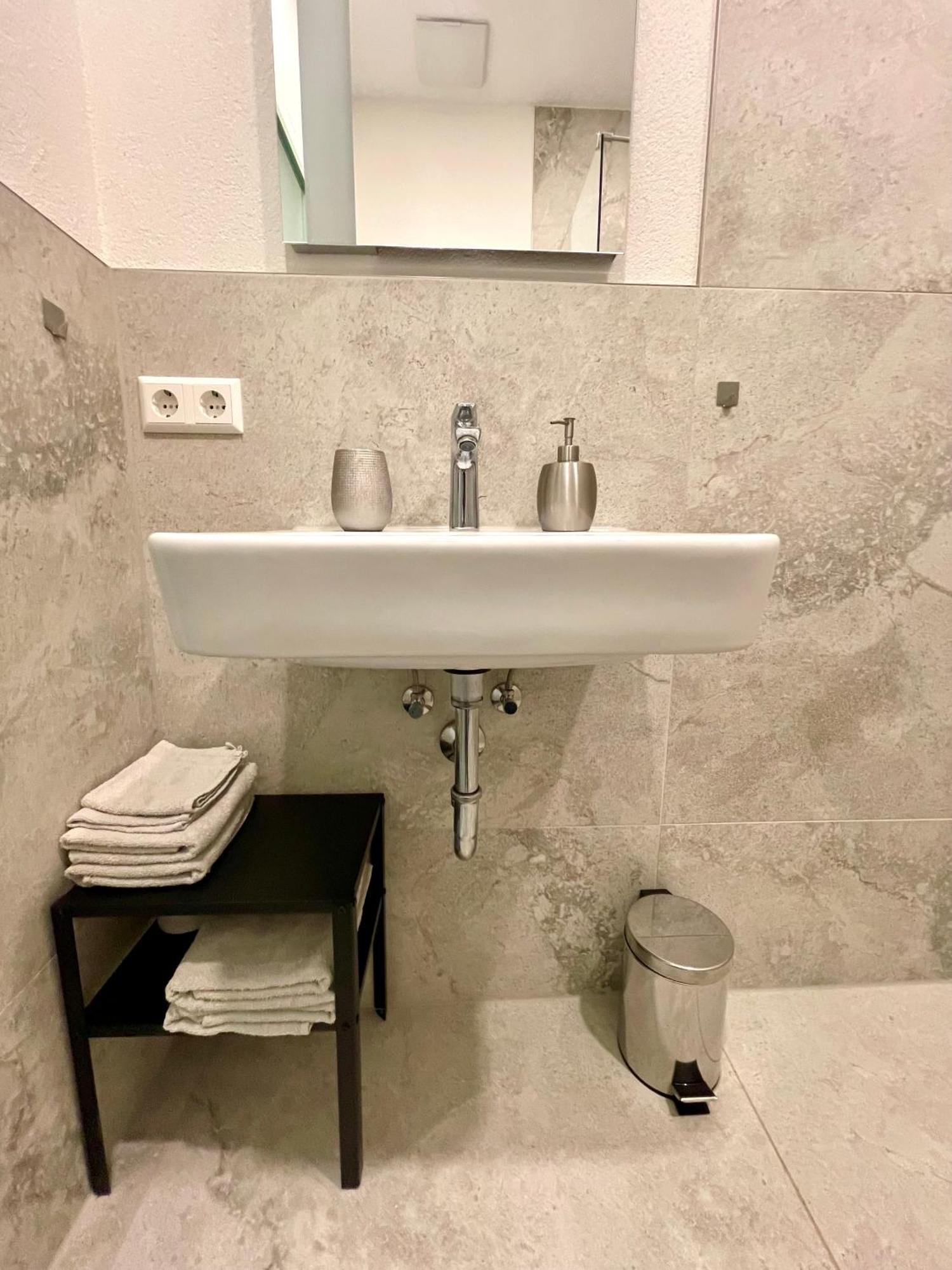 Neu Wunderschoenenes Weisses Apartament Am Schloessle Zentrum Goldstadt Pforzheim Esterno foto