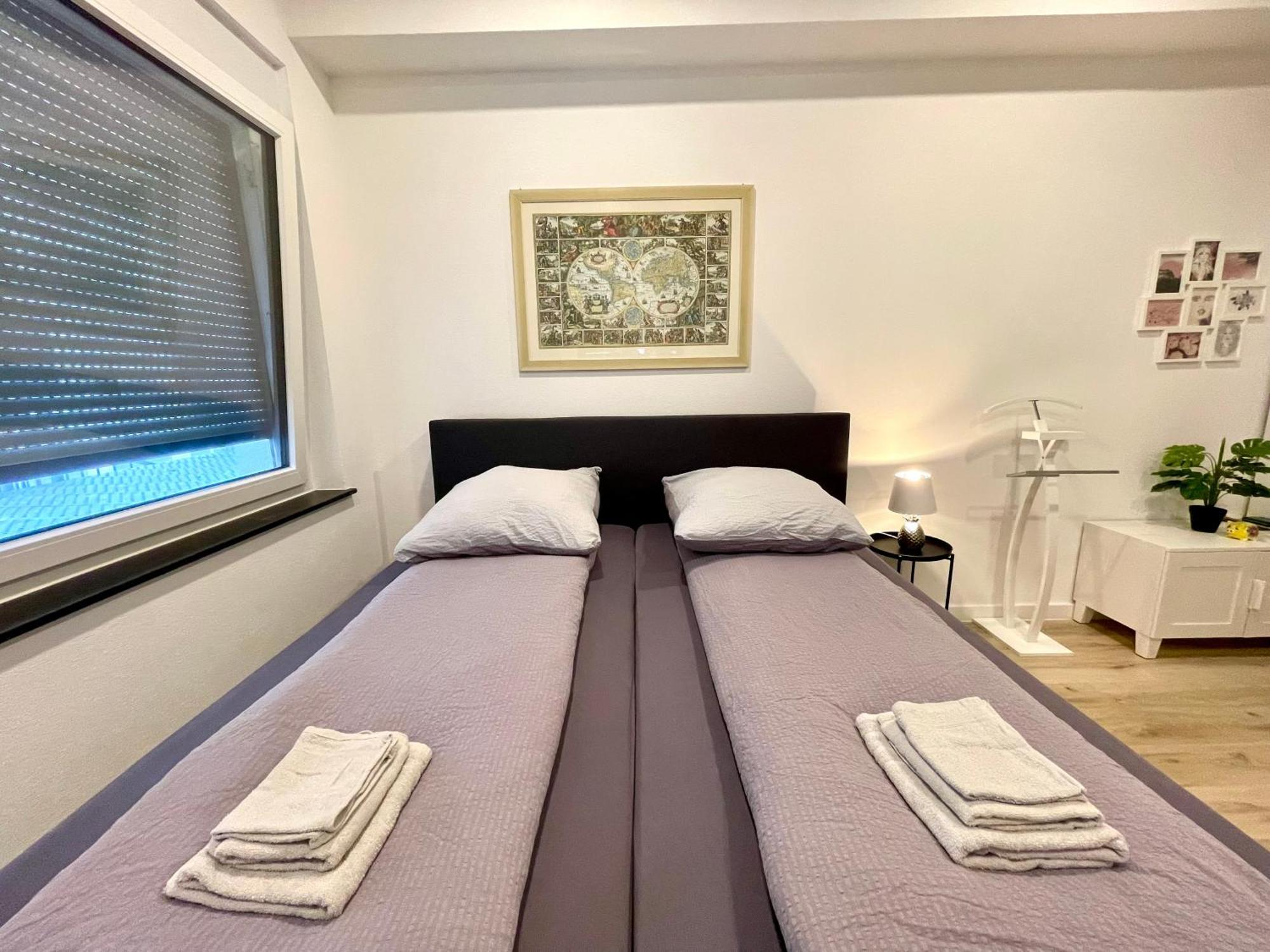 Neu Wunderschoenenes Weisses Apartament Am Schloessle Zentrum Goldstadt Pforzheim Esterno foto