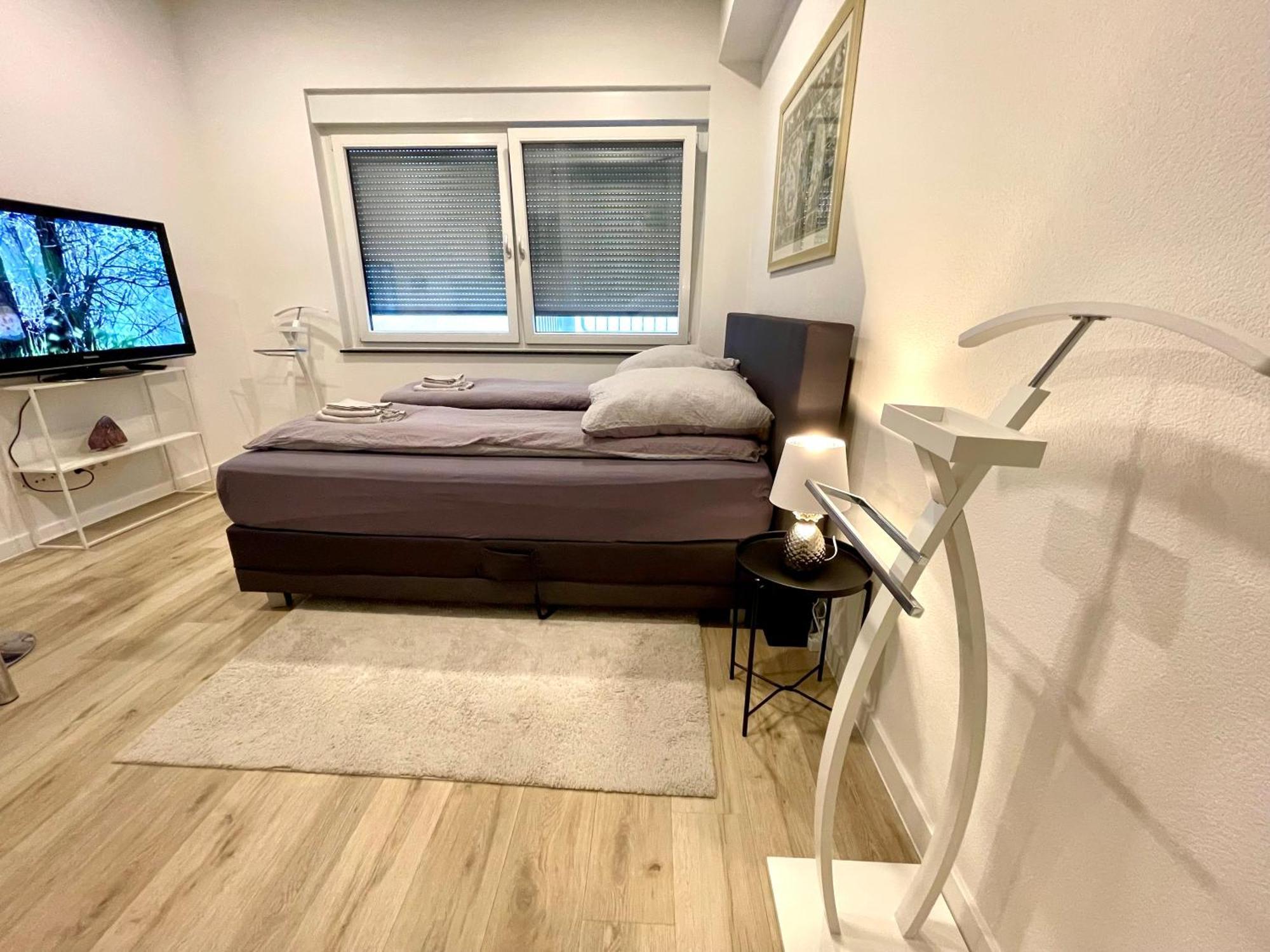 Neu Wunderschoenenes Weisses Apartament Am Schloessle Zentrum Goldstadt Pforzheim Esterno foto