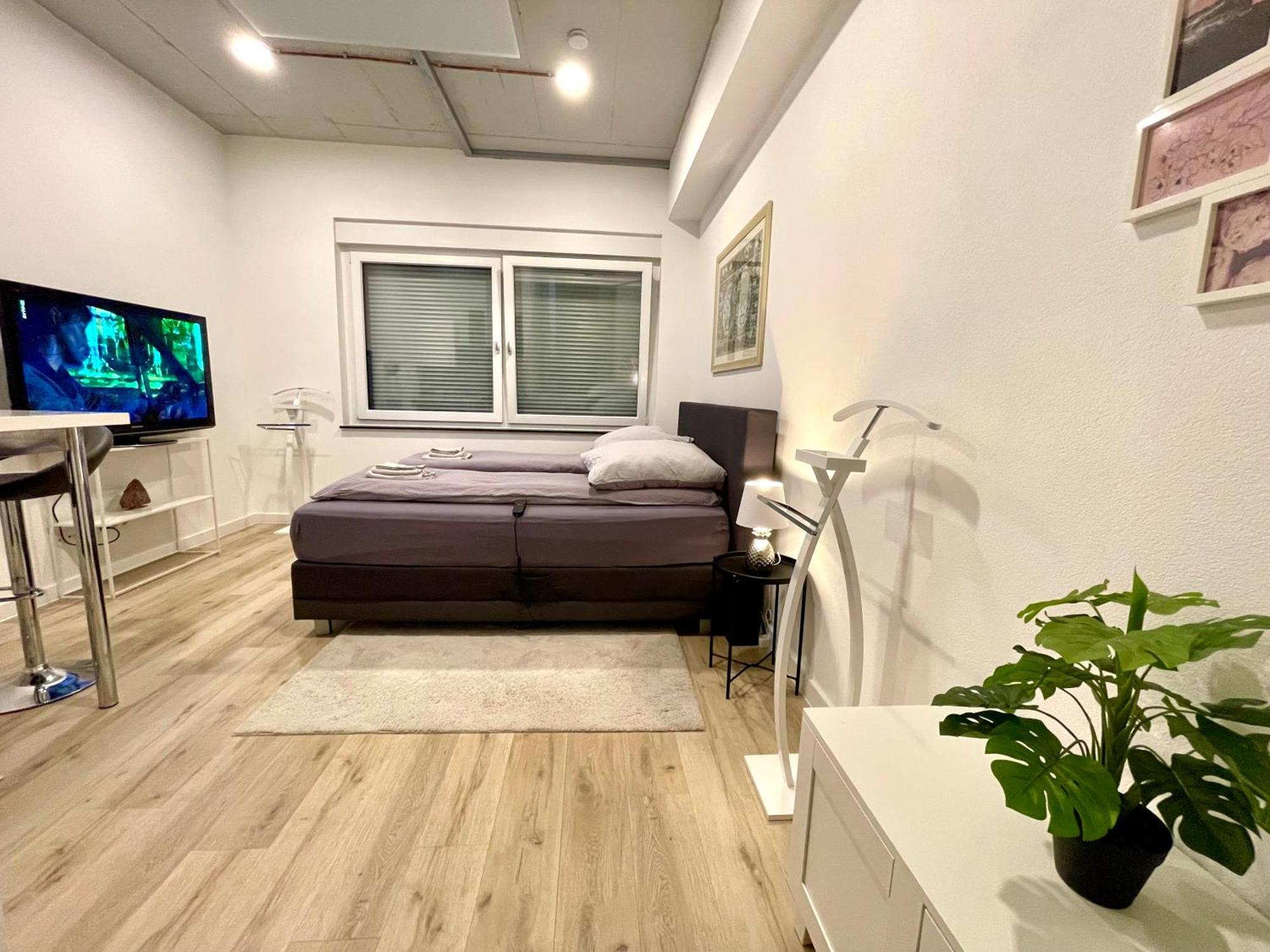 Neu Wunderschoenenes Weisses Apartament Am Schloessle Zentrum Goldstadt Pforzheim Esterno foto
