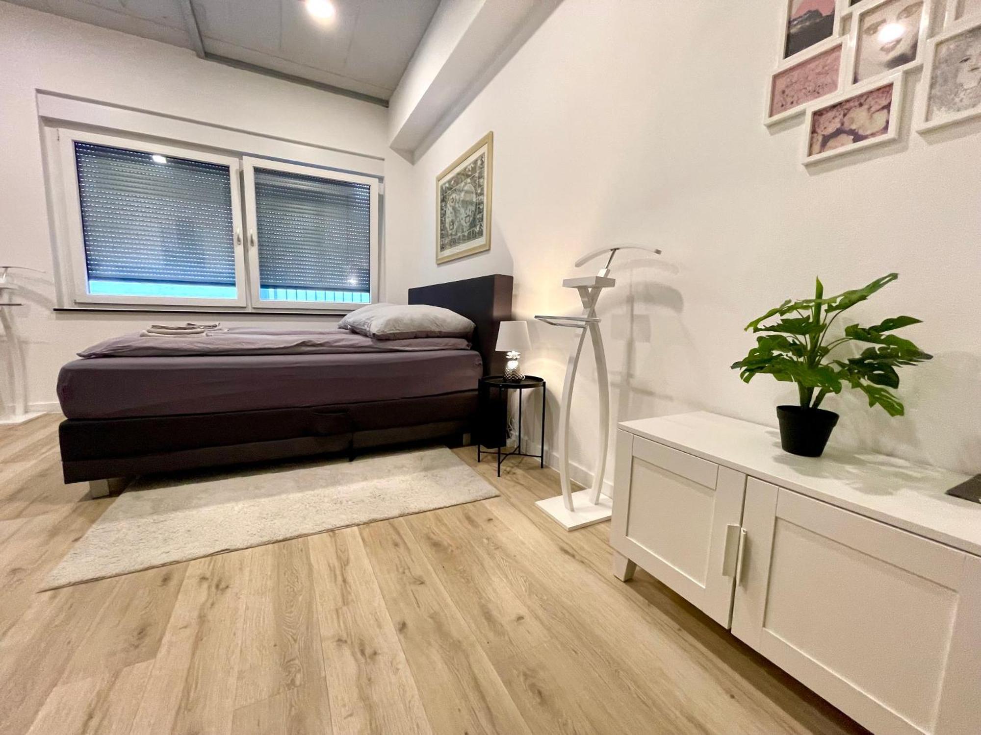Neu Wunderschoenenes Weisses Apartament Am Schloessle Zentrum Goldstadt Pforzheim Esterno foto