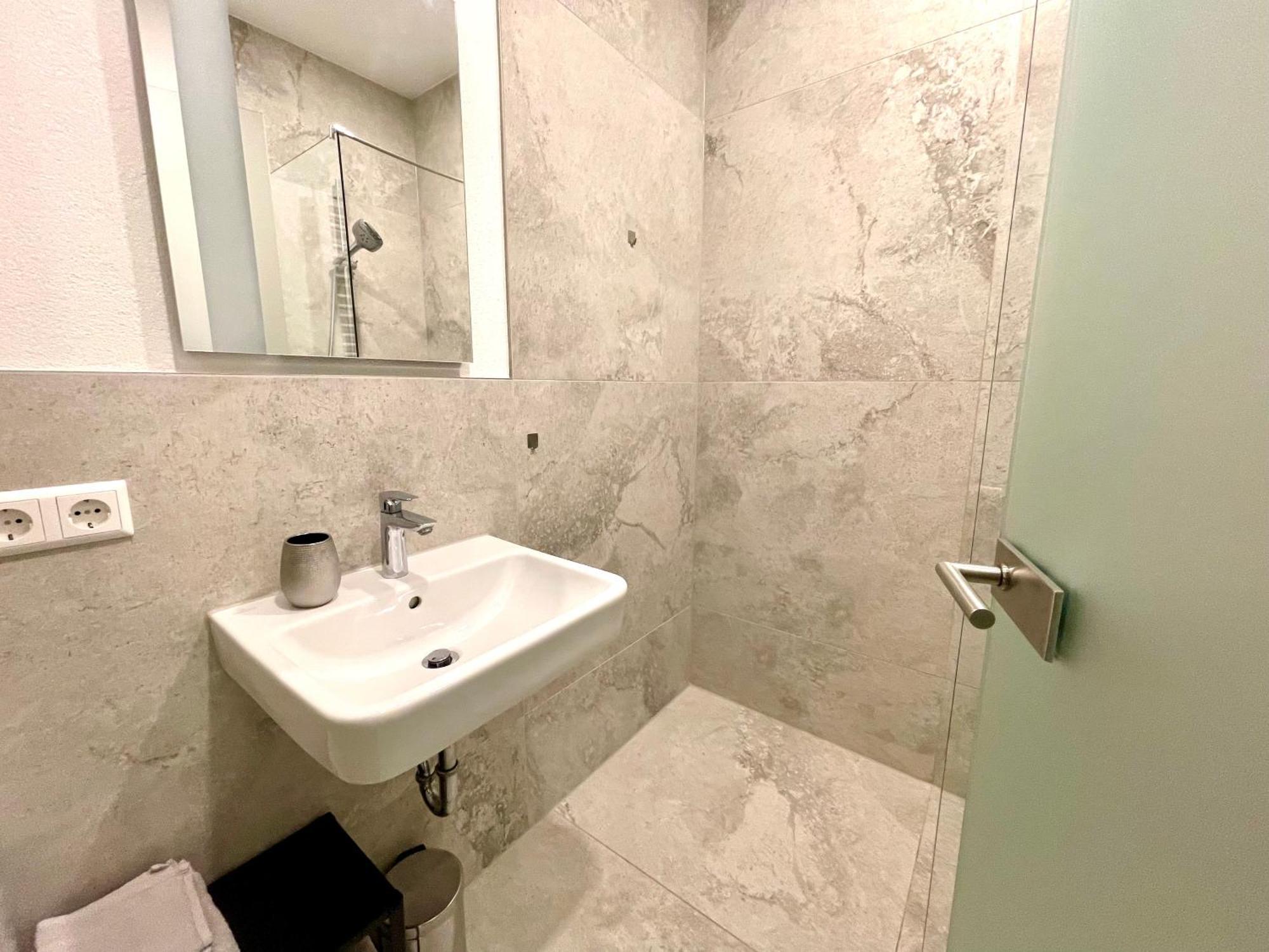 Neu Wunderschoenenes Weisses Apartament Am Schloessle Zentrum Goldstadt Pforzheim Esterno foto
